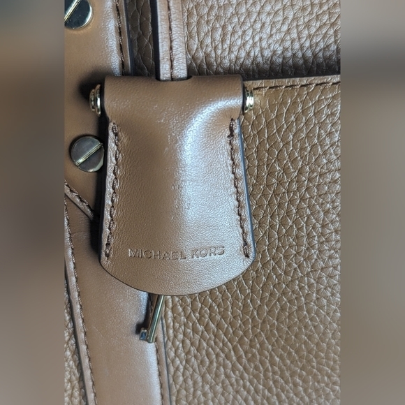 NWOT Michael Kors stunning brn soft leather gold lock in front & key in pouch - Picture 11 of 15
